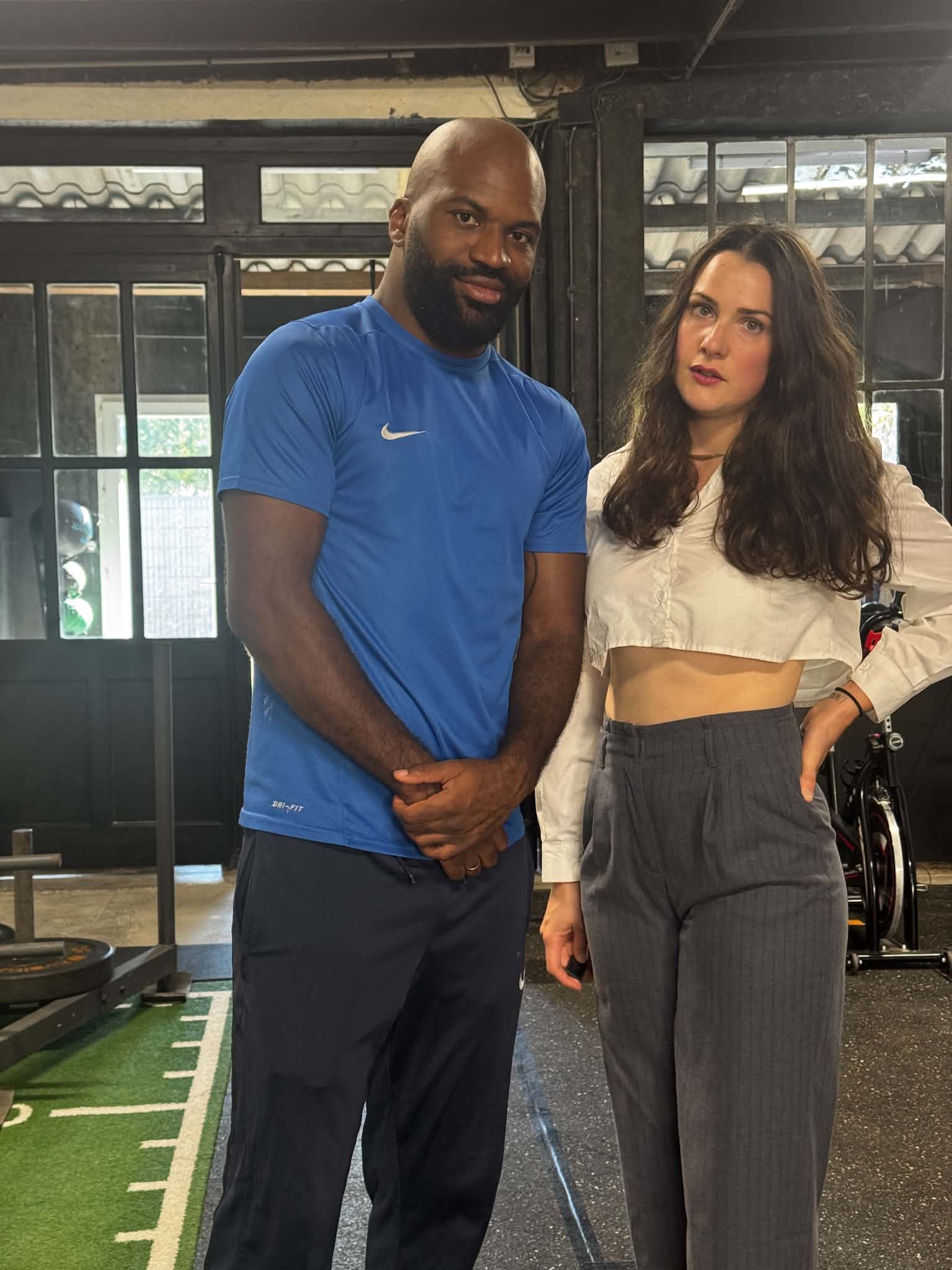 Domitille et Émilien, fondatrice et coach d'EDO Studio, dans la salle d'entraînement